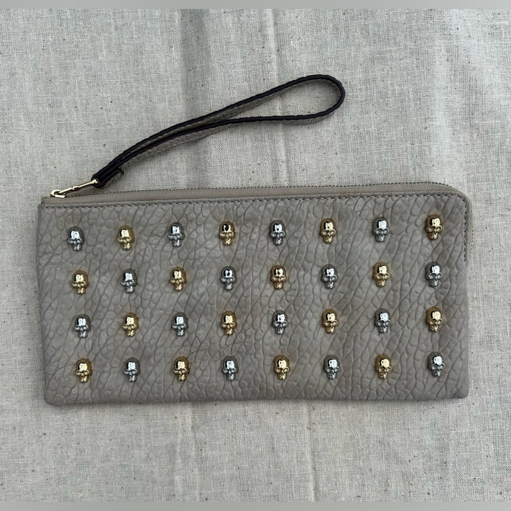 🌟NWOT🌟Punch Case by Leslie Hsu🌟Vegan leather clutch wristlet skull accen…